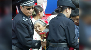 polizia blocca praticante